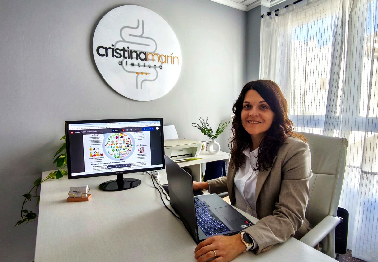 Cristina Marín Dietista Segorbe Cristina Marin dietista en su despacho de Castellón